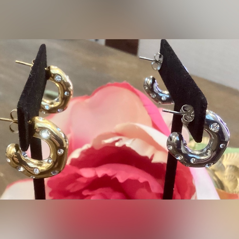 🌸18KT Gold over stainless Steel CZ “C” hoops - Picture 7 of 8